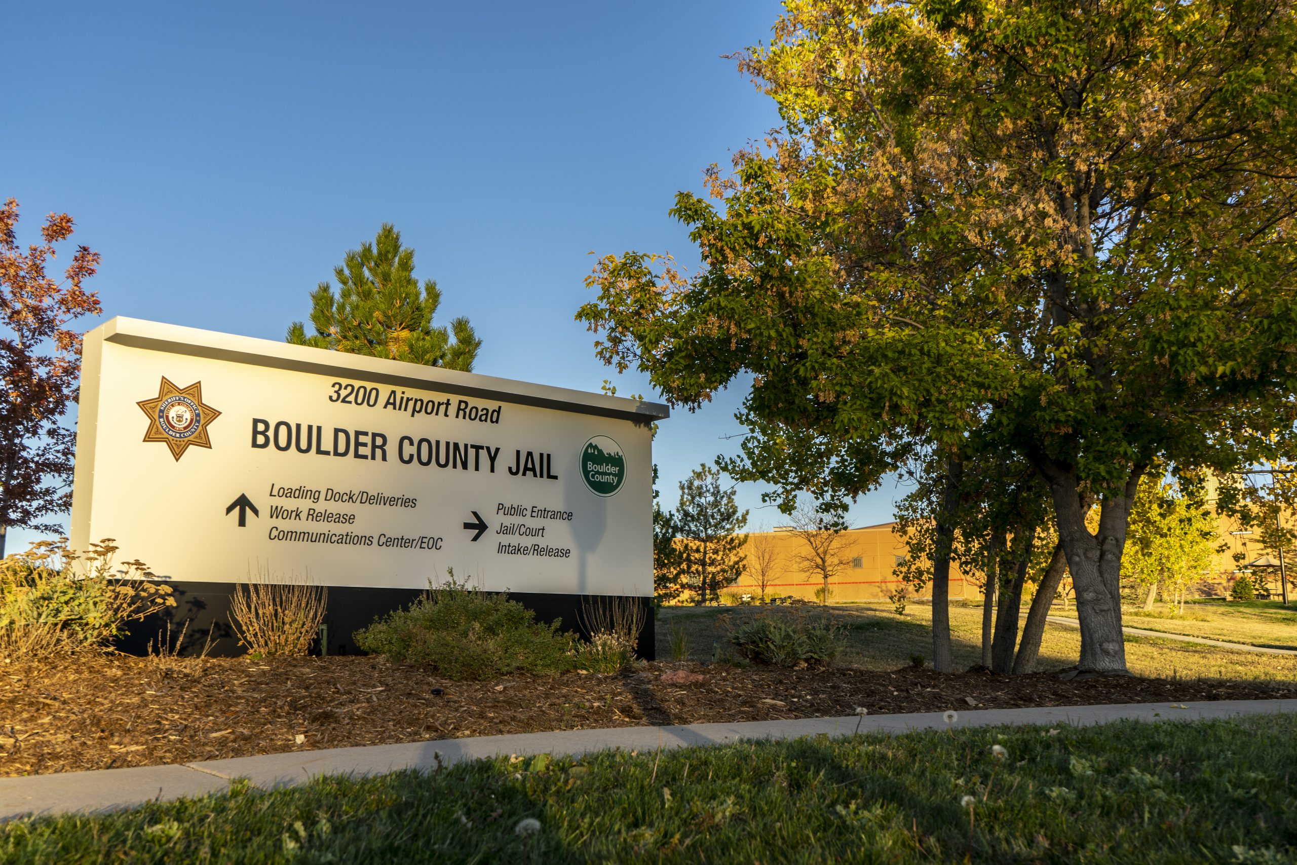 Man accused of stealing Boulder fire engine, leading police chase, held on $100,000 bond
